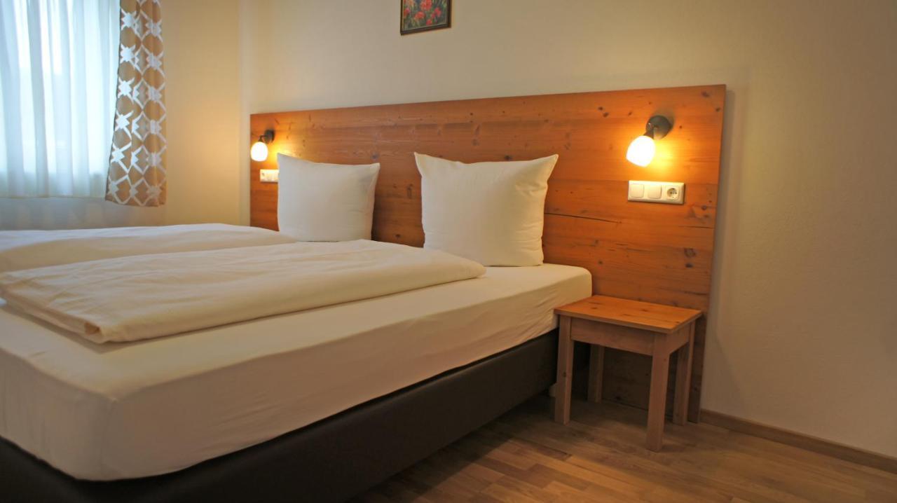 Hotel Heimfeld Restaurant Cafe Garching an Der Alz Esterno foto