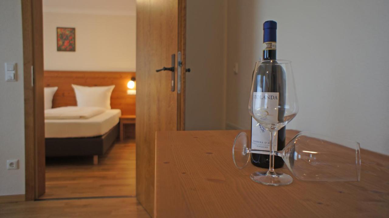 Hotel Heimfeld Restaurant Cafe Garching an Der Alz Esterno foto