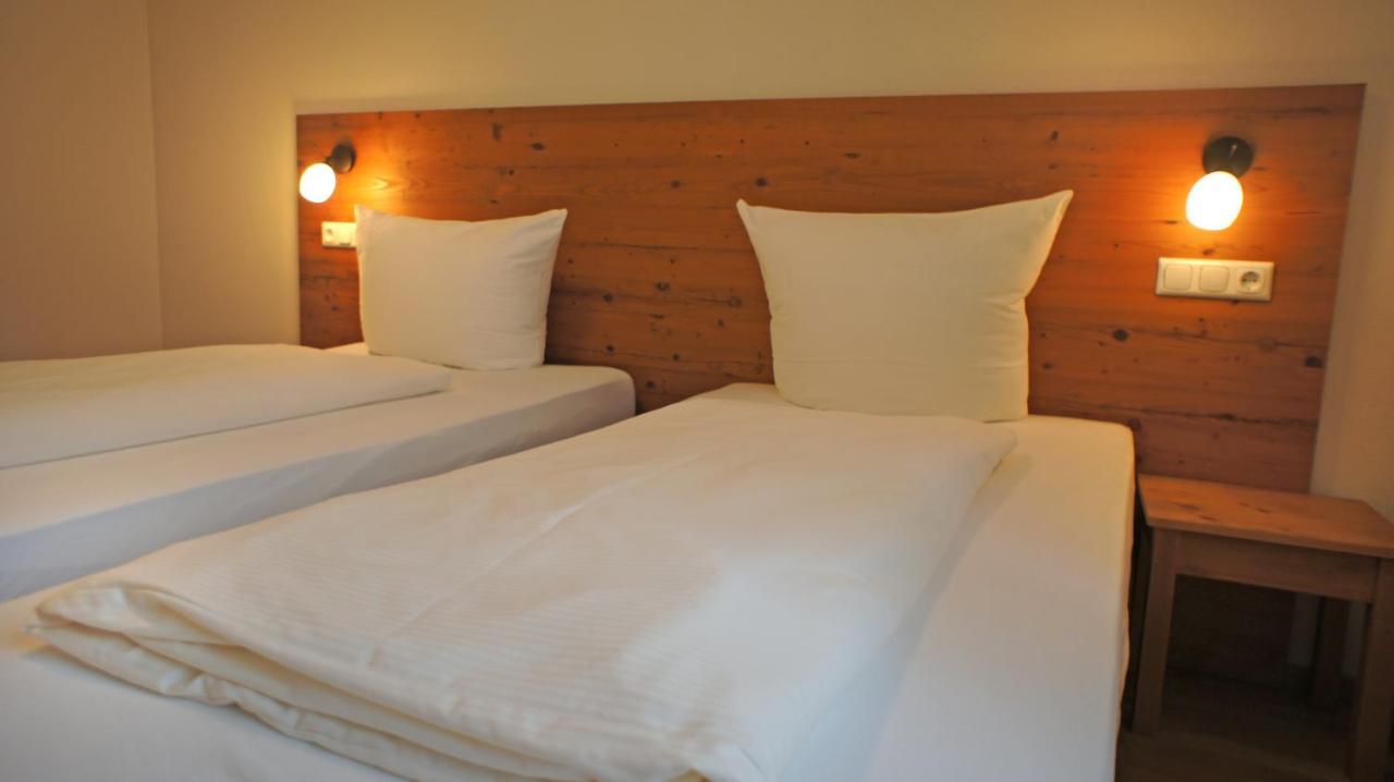 Hotel Heimfeld Restaurant Cafe Garching an Der Alz Esterno foto