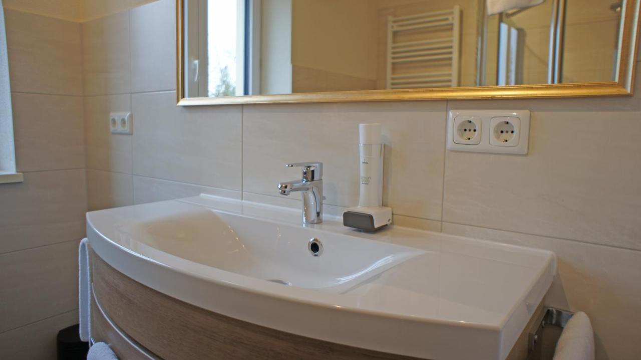 Hotel Heimfeld Restaurant Cafe Garching an Der Alz Esterno foto