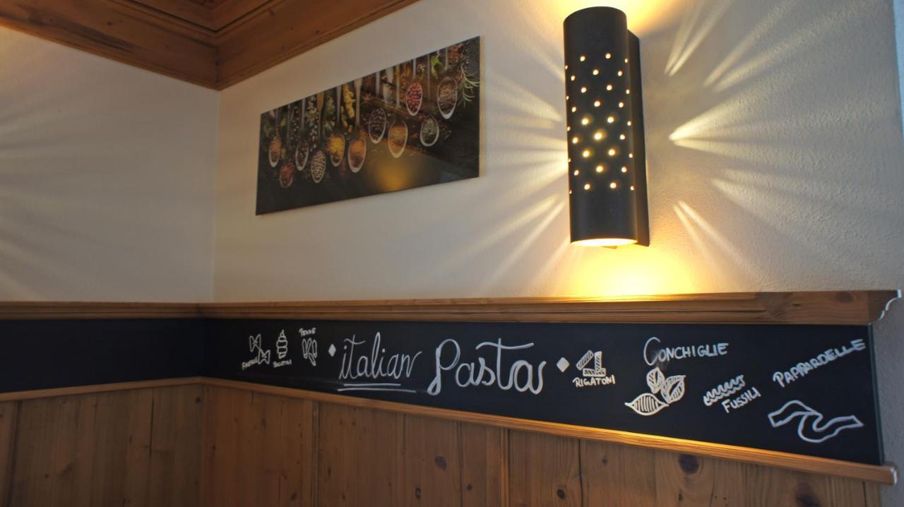 Hotel Heimfeld Restaurant Cafe Garching an Der Alz Esterno foto