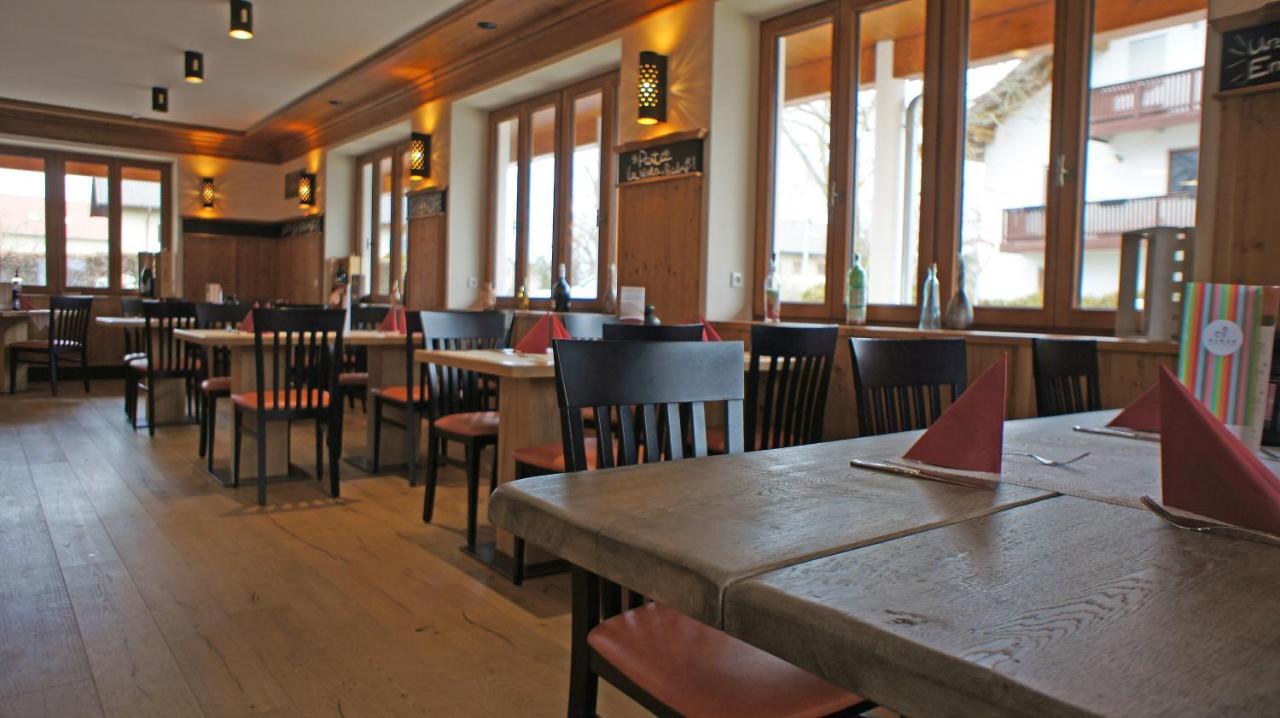Hotel Heimfeld Restaurant Cafe Garching an Der Alz Esterno foto