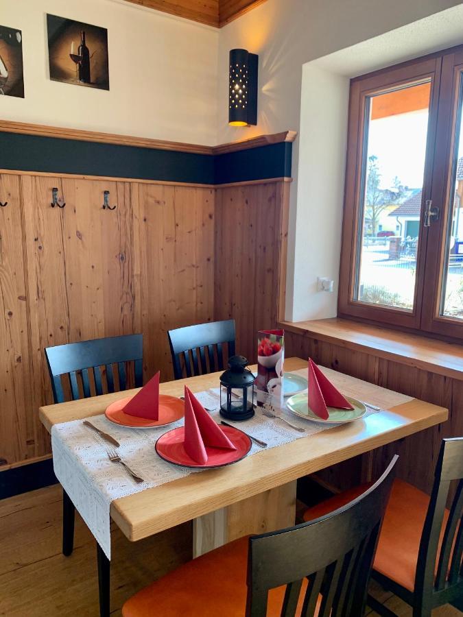 Hotel Heimfeld Restaurant Cafe Garching an Der Alz Esterno foto