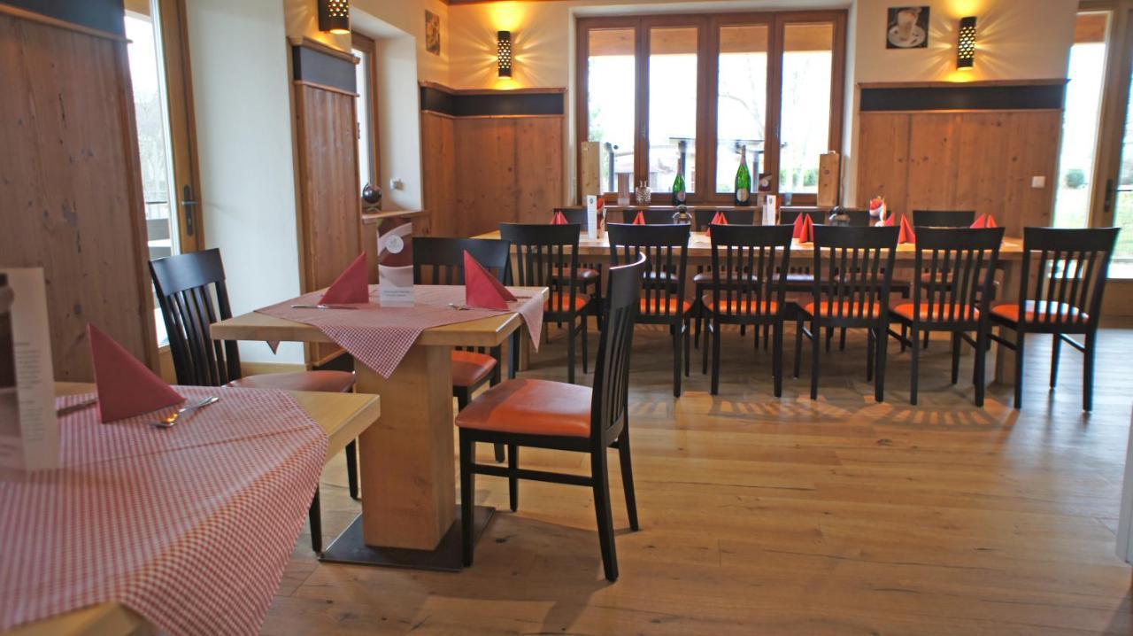 Hotel Heimfeld Restaurant Cafe Garching an Der Alz Esterno foto